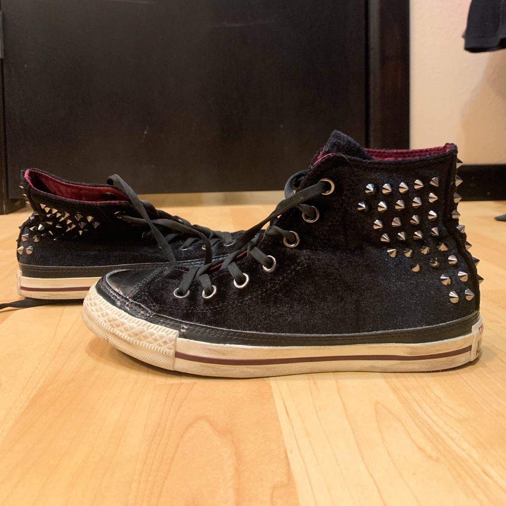 Converse ALL star black suede, with metal studs